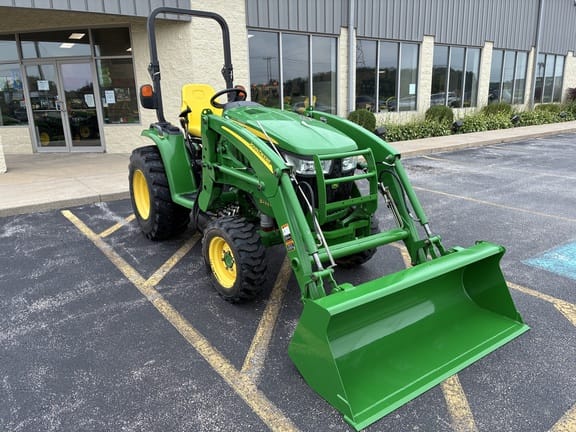 2014 John Deere 3033R Equipment Image0