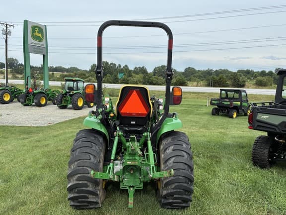 Image of John Deere 3033R equipment image 3