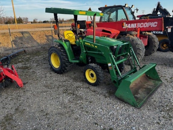 2014 John Deere 3038E Equipment Image0