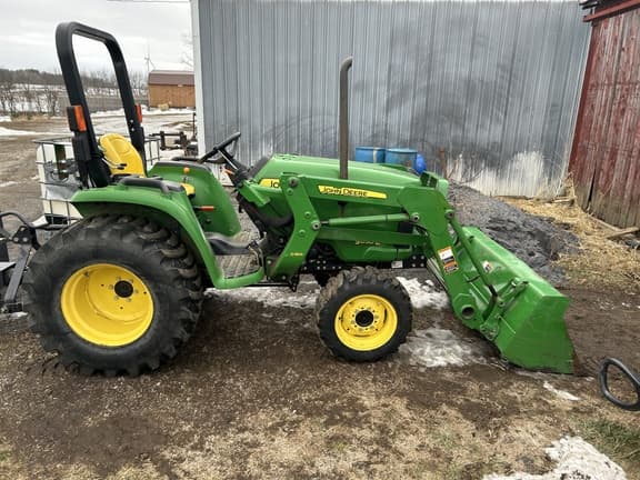 Image of John Deere 3038E equipment image 4