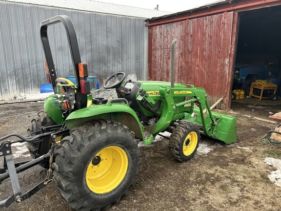 Image of John Deere 3038E equipment image 3