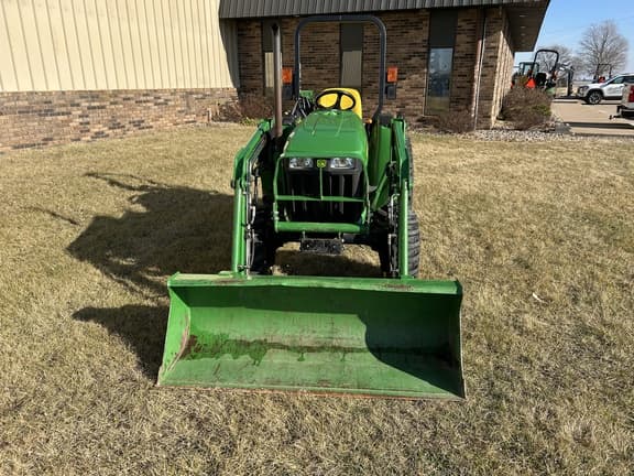 Image of John Deere 3038E equipment image 3