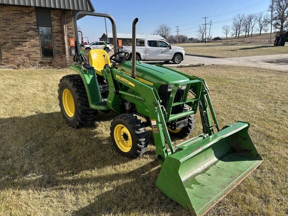 Image of John Deere 3038E equipment image 4