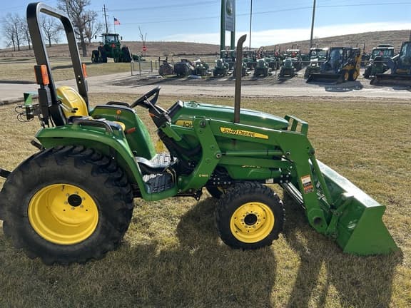 Image of John Deere 3038E equipment image 2