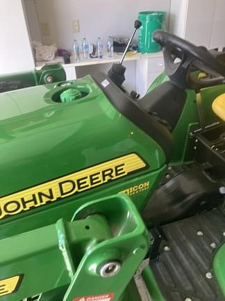 Image of John Deere 3038E equipment image 3