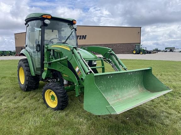 Image of John Deere 3039R equipment image 2