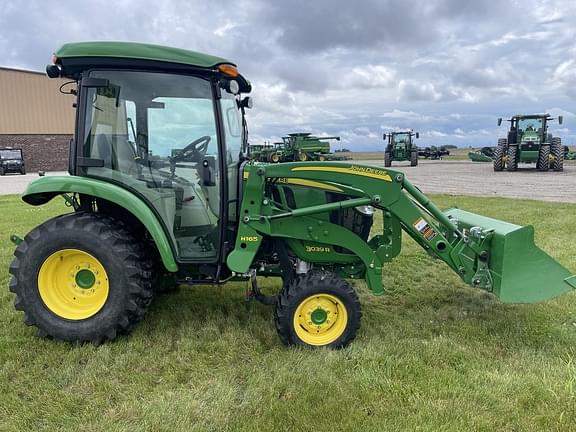 Image of John Deere 3039R equipment image 3