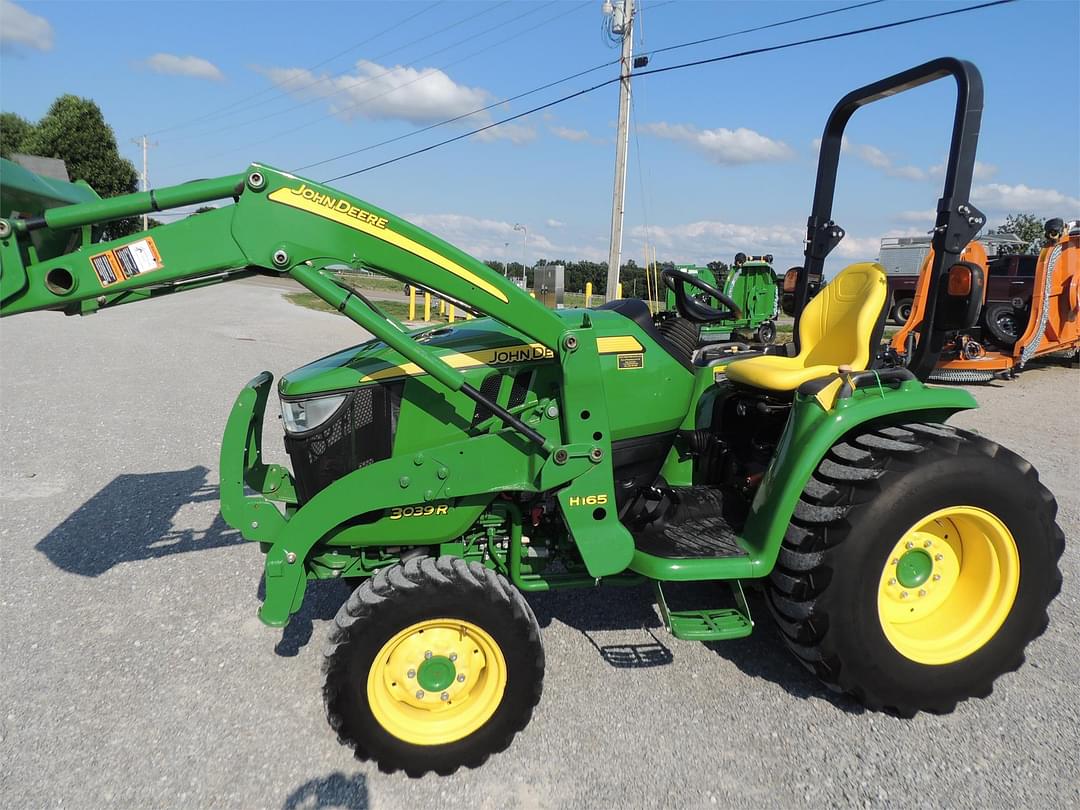 Image of John Deere 3039R Primary image