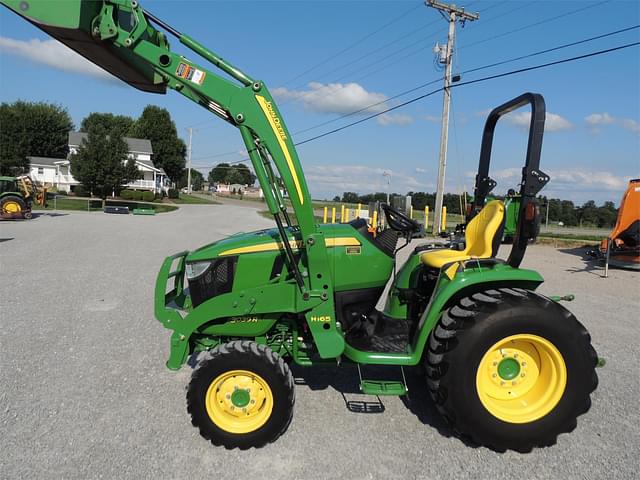 Image of John Deere 3039R equipment image 2