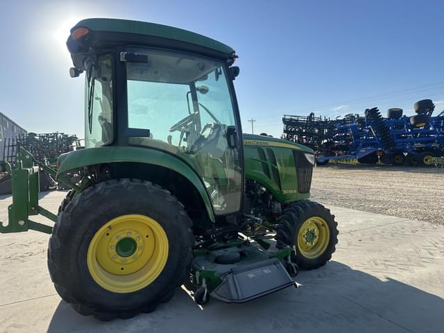 Image of John Deere 3039R equipment image 1