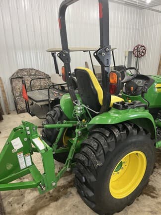 Image of John Deere 3039R equipment image 3