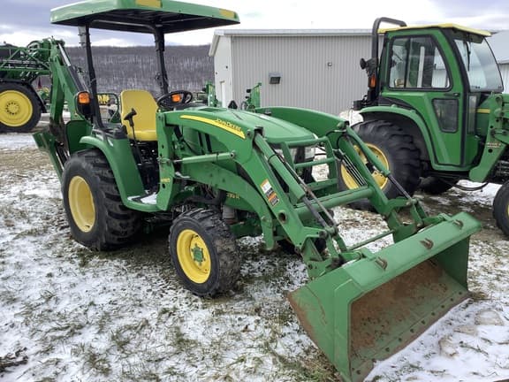 Image of John Deere 3039R equipment image 2