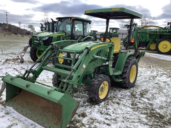 Image of John Deere 3039R equipment image 1