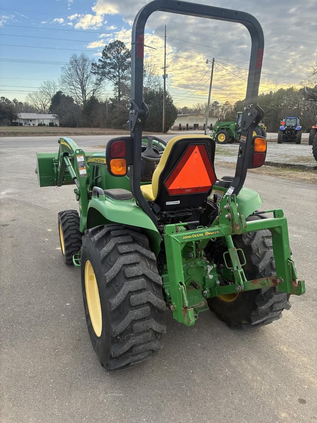 Image of John Deere 3039R equipment image 4
