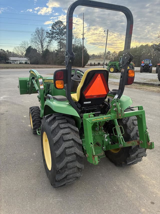 Image of John Deere 3039R equipment image 4