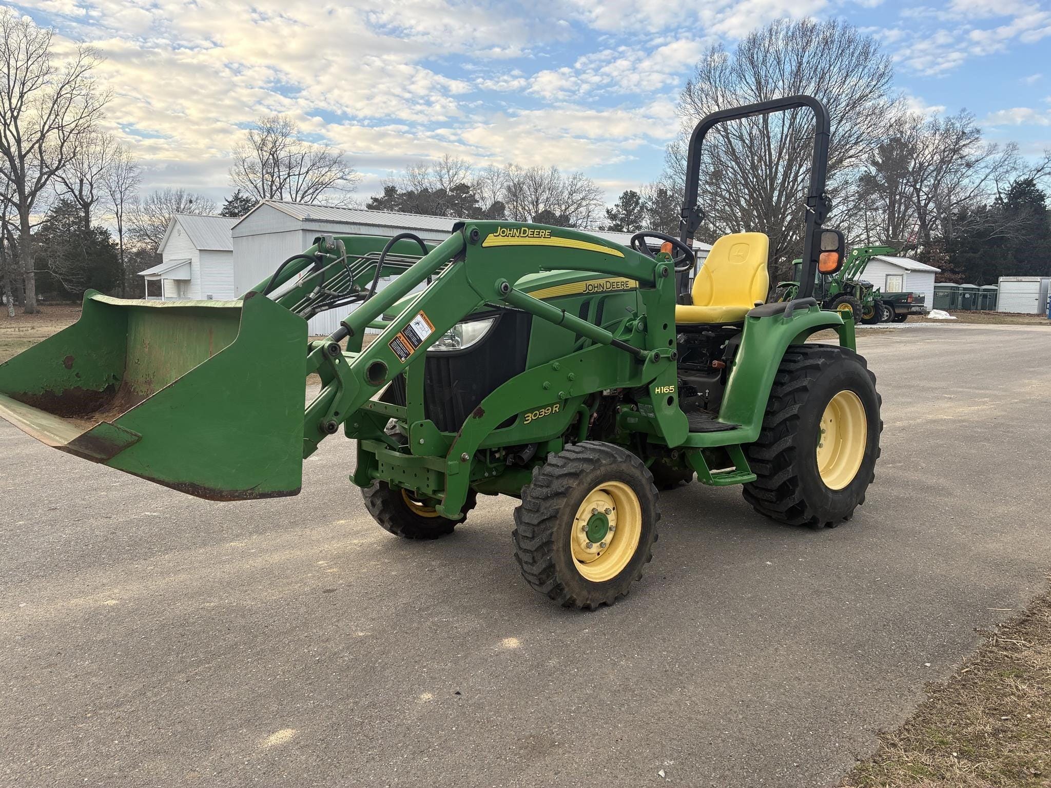 2014 John Deere 3039R Equipment Image0