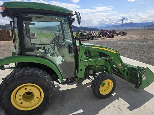 Image of John Deere 3046R equipment image 3