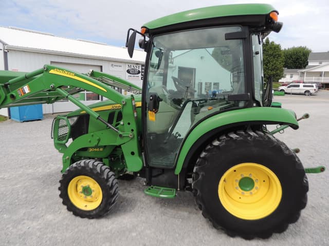 Image of John Deere 3046R equipment image 1