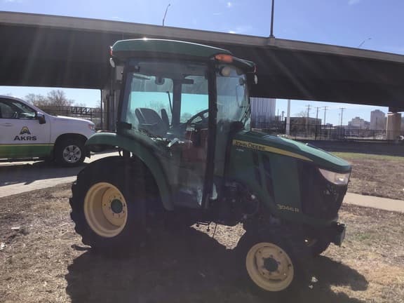 Image of John Deere 3046R equipment image 2