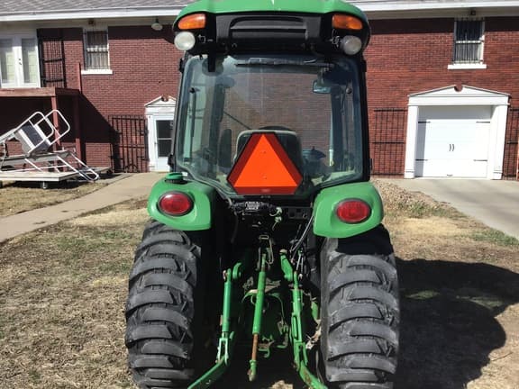 Image of John Deere 3046R equipment image 3