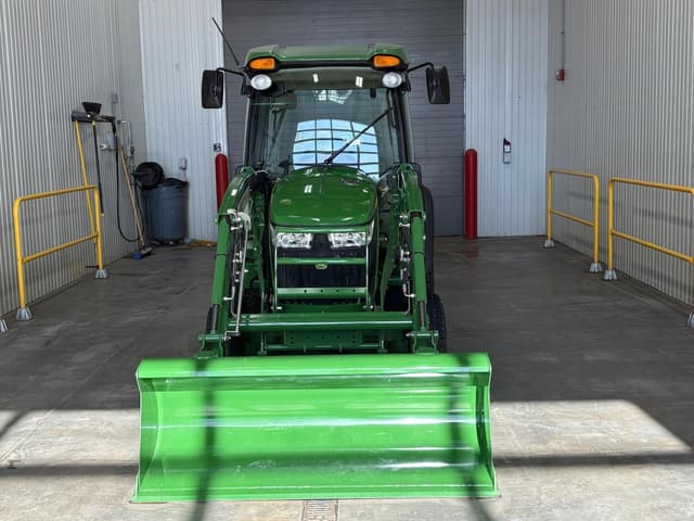 Image of John Deere 3046R equipment image 1