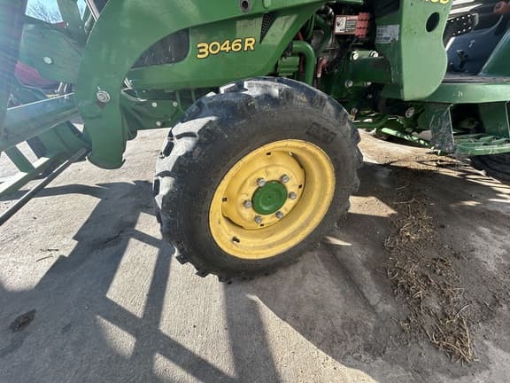 Image of John Deere 3046R equipment image 4