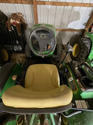 Image of John Deere 3046R equipment image 4