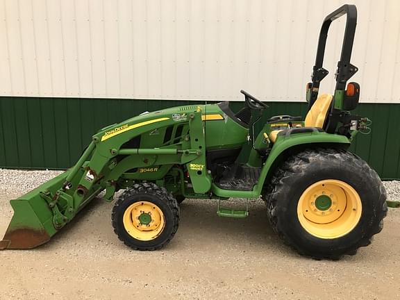 Image of John Deere 3046R equipment image 1