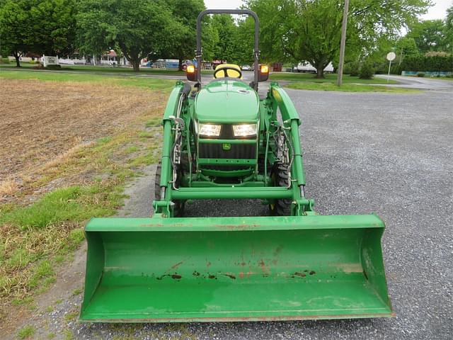 Image of John Deere 3046R equipment image 2