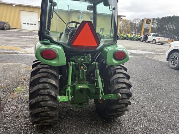Image of John Deere 3046R equipment image 3
