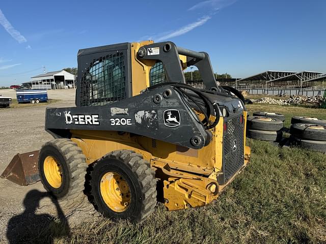 Image of John Deere 320 equipment image 3