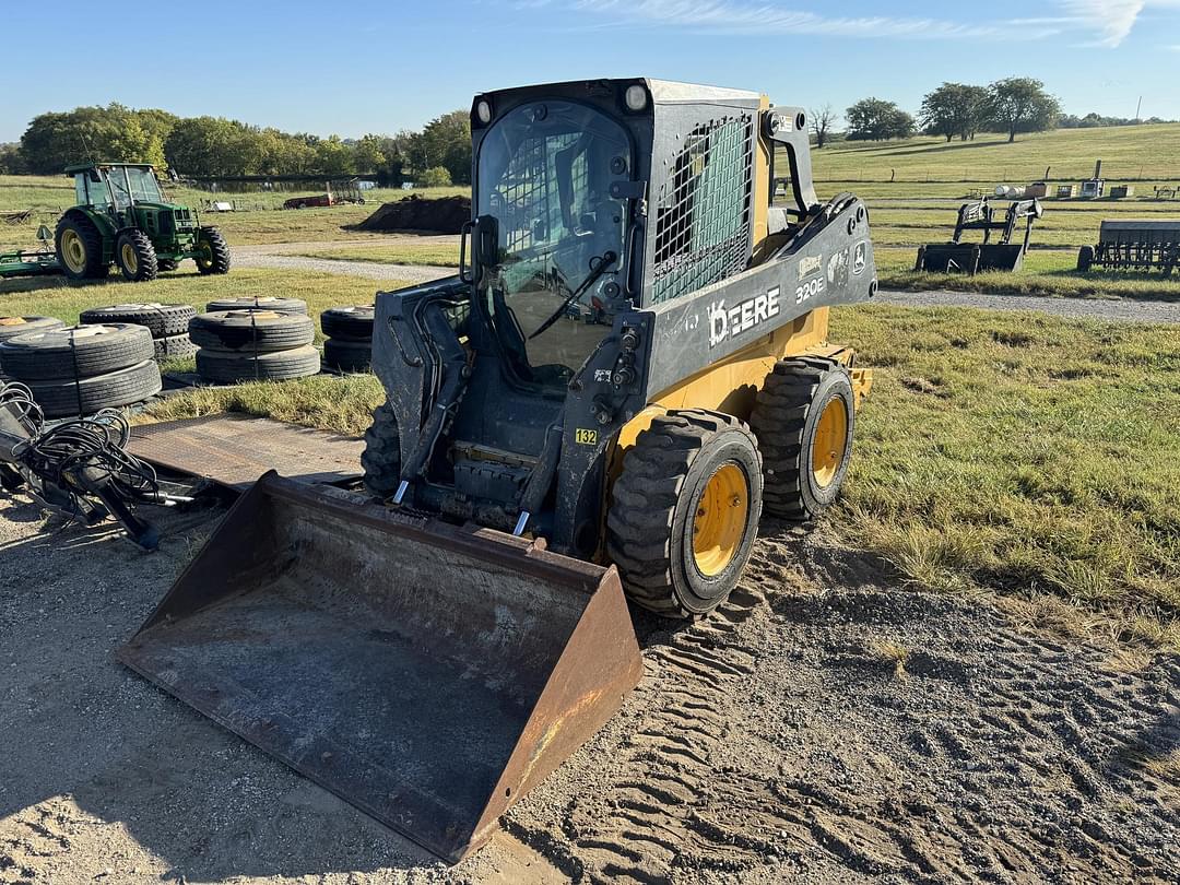 Image of John Deere 320 Primary image