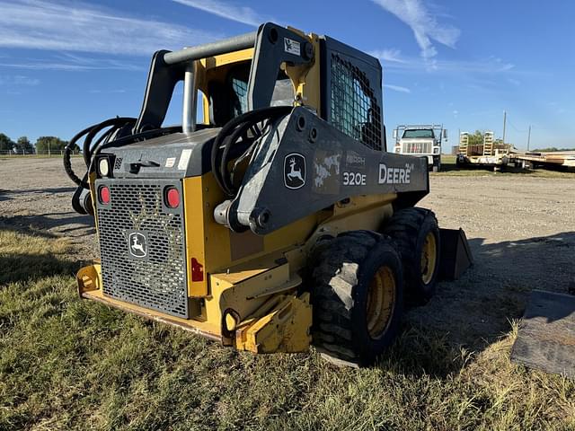 Image of John Deere 320 equipment image 2