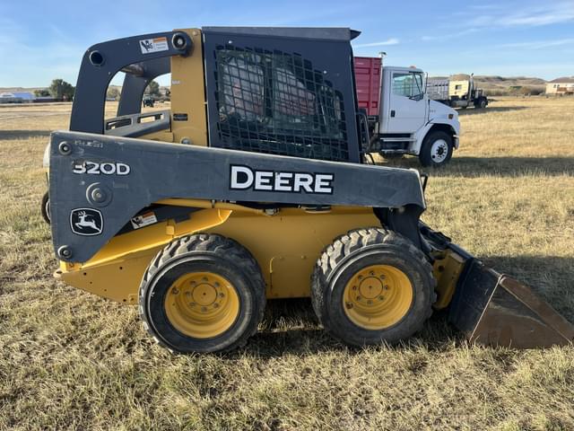 Image of John Deere 320D equipment image 3