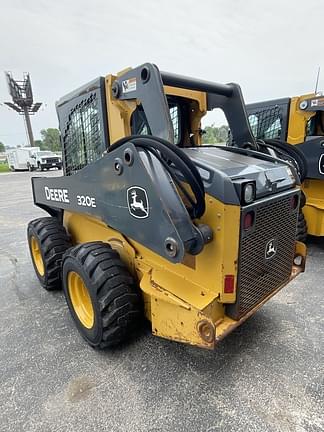 Image of John Deere 320E equipment image 3