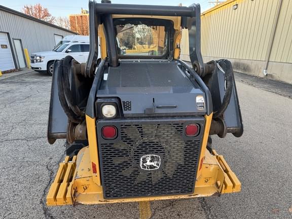 Image of John Deere 320E equipment image 3