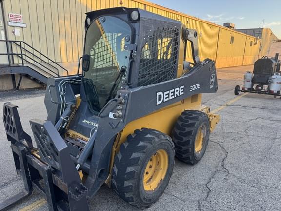 Image of John Deere 320E equipment image 1