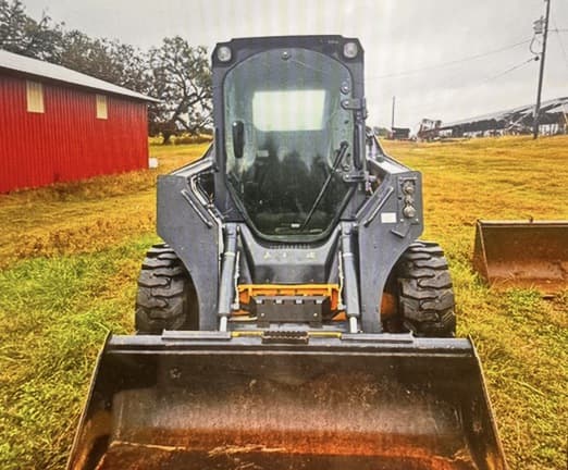 Image of John Deere 320E equipment image 1