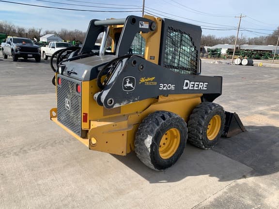 Image of John Deere 320E equipment image 4