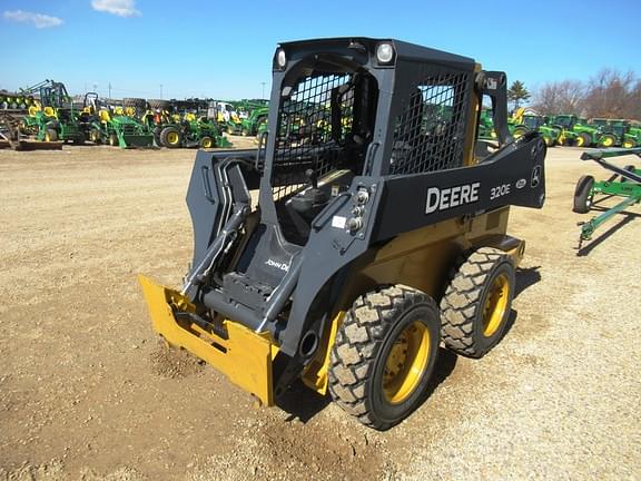 Image of John Deere 320E equipment image 3