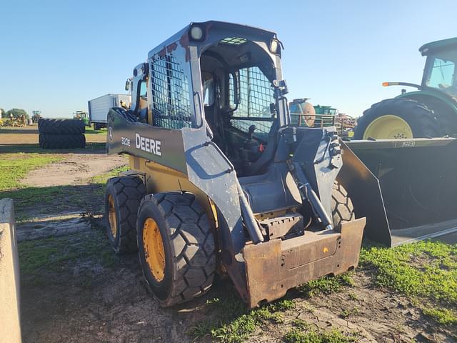Image of John Deere 320E equipment image 4