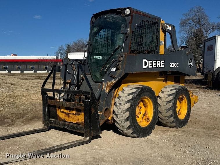2014 John Deere 320E Equipment Image0