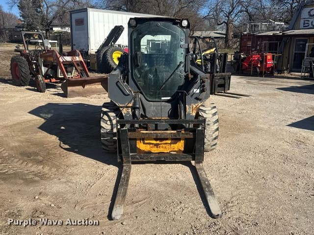 Image of John Deere 320E equipment image 1