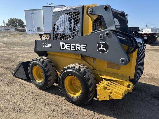Image of John Deere 320E equipment image 3