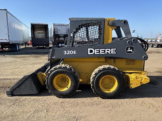 Image of John Deere 320E equipment image 4