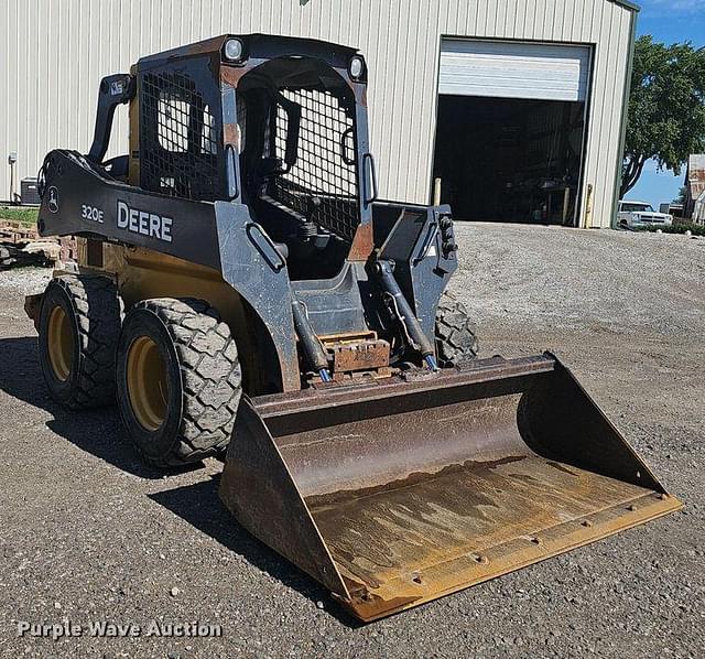 Image of John Deere 320E equipment image 2