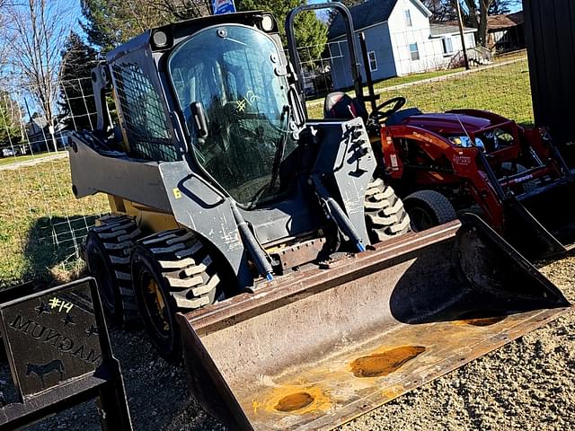 Image of John Deere 320E equipment image 1