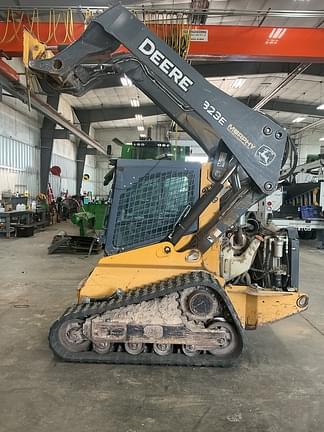 Image of John Deere 323E Primary image