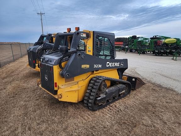 Image of John Deere 323E equipment image 3