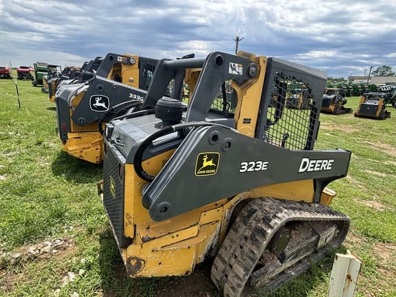 Image of John Deere 323E equipment image 4